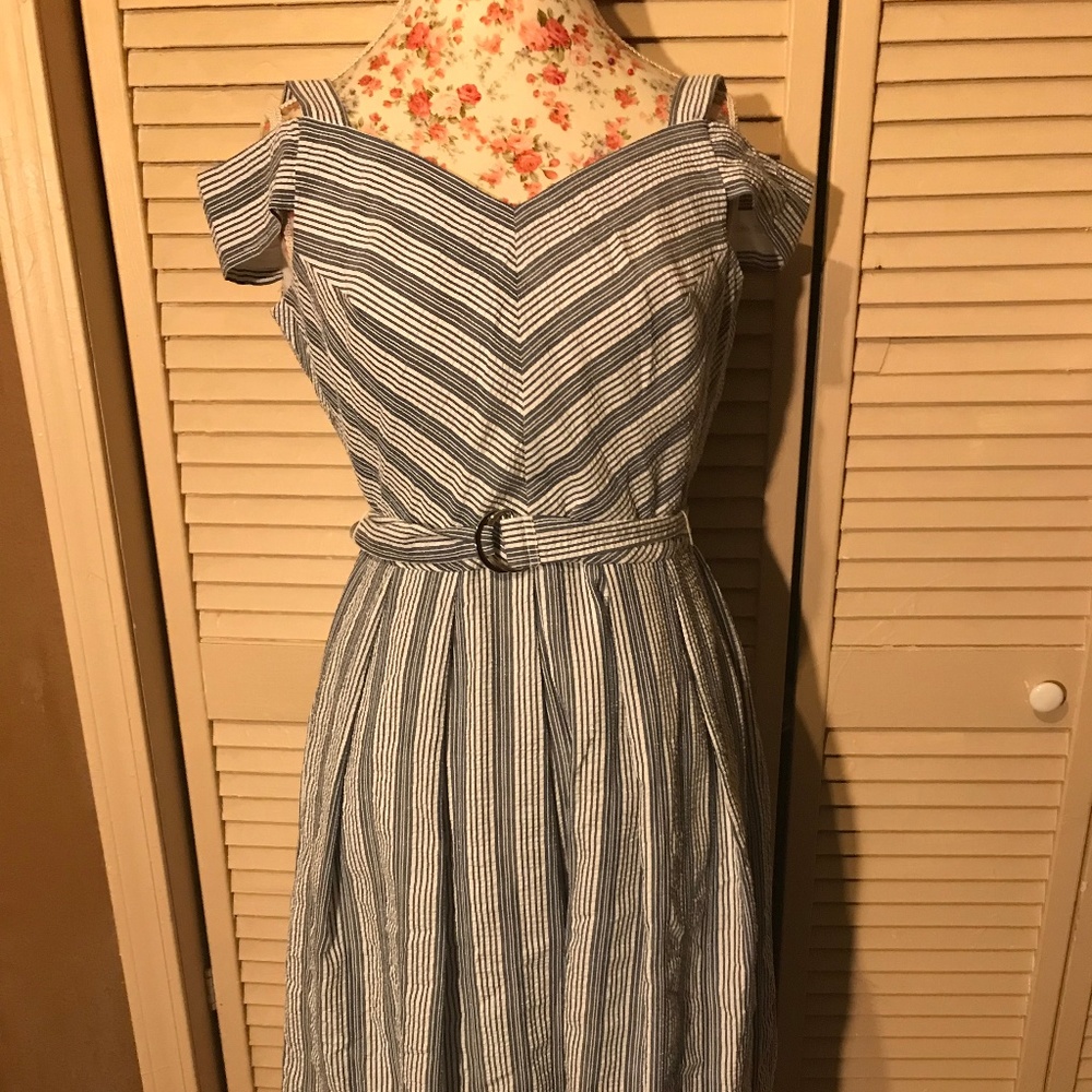 White House Black Market NWT cold shoulder dress 4